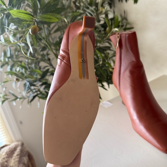 Sam Edelman Women's Leather Almond Toe Ankle Boot in Cognac Brown - Picture 4 of 7